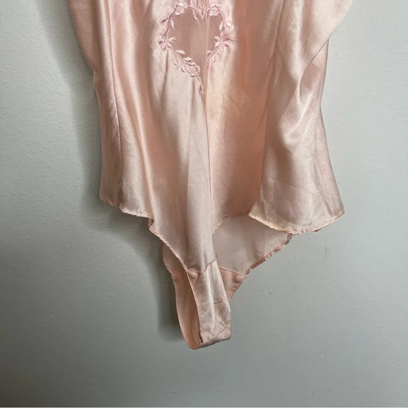 VINTAGE Victoria's Secret Gold Label Silk Heart Embroidered Ruffle Teddy Size S - Picture 11 of 15